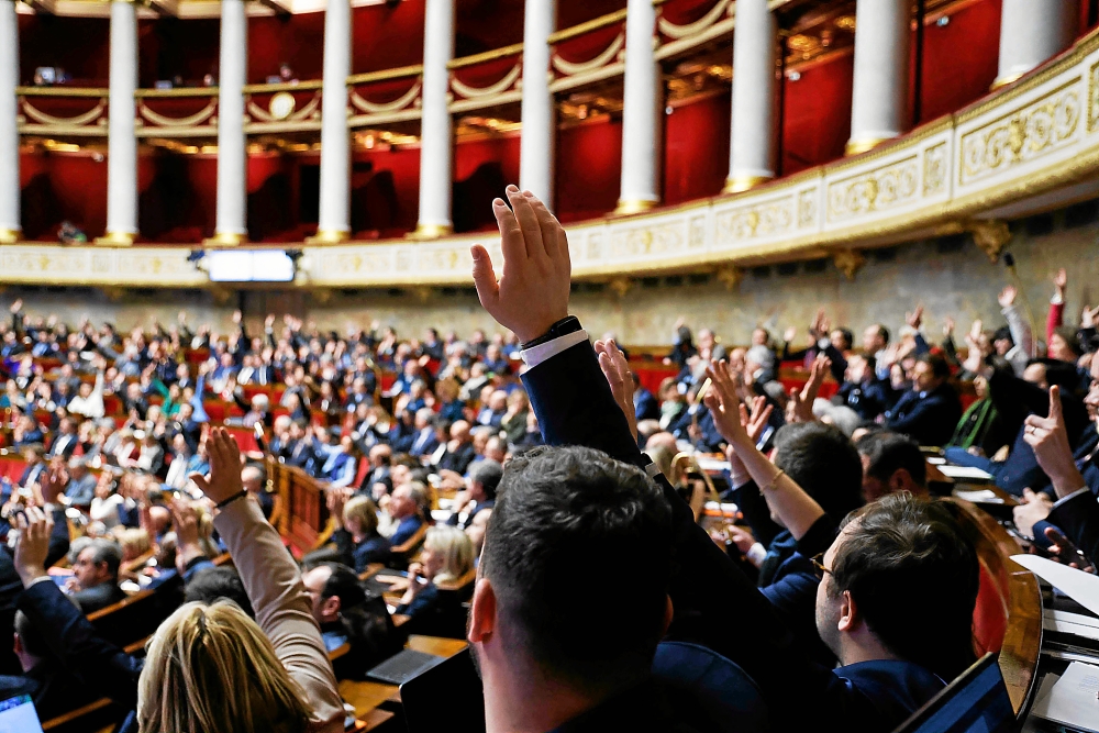 Les députés macronistes laissent les étudiant-es dans la précarité